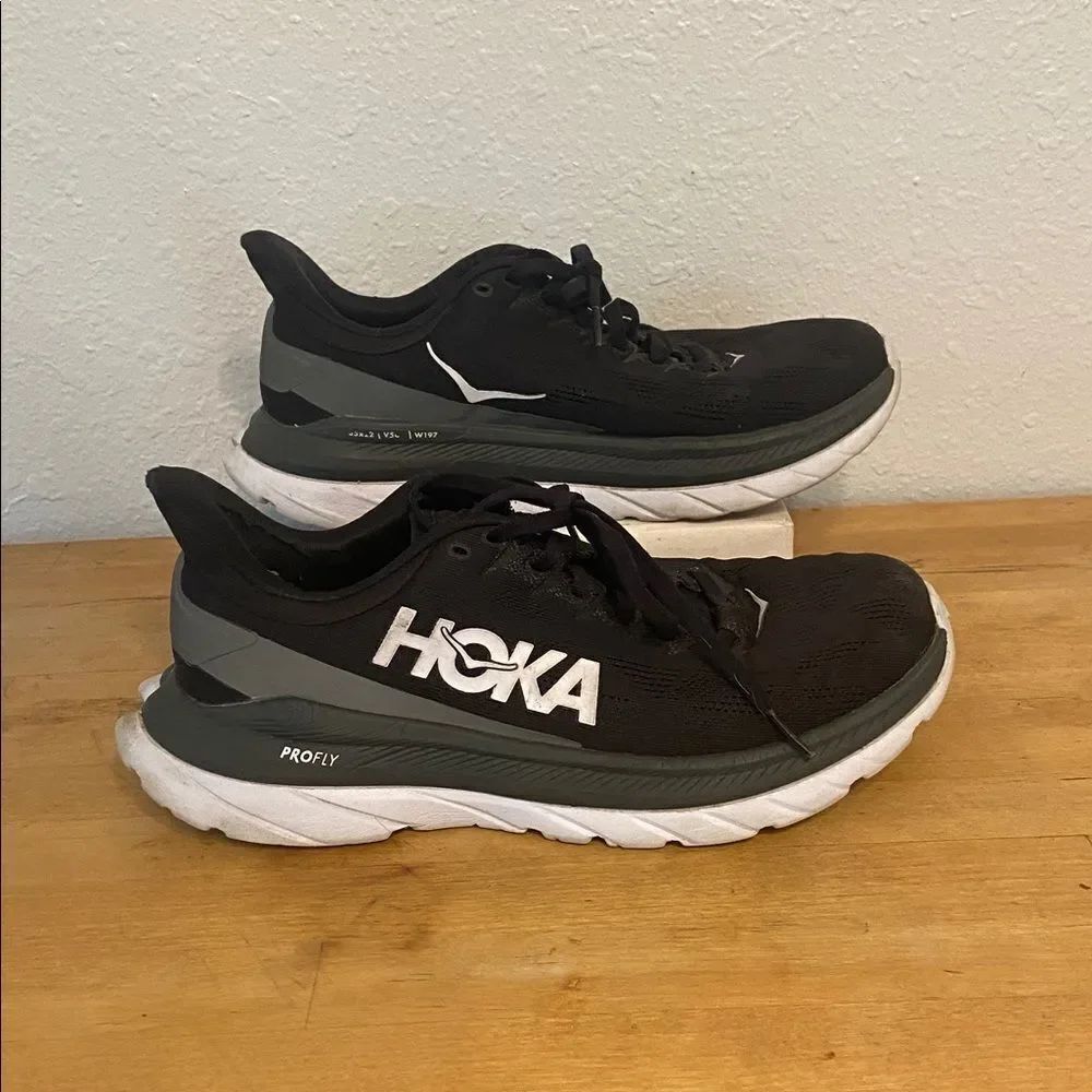 HOKA One One Black ProFly W Mach 4 Running Sneakers Size 8